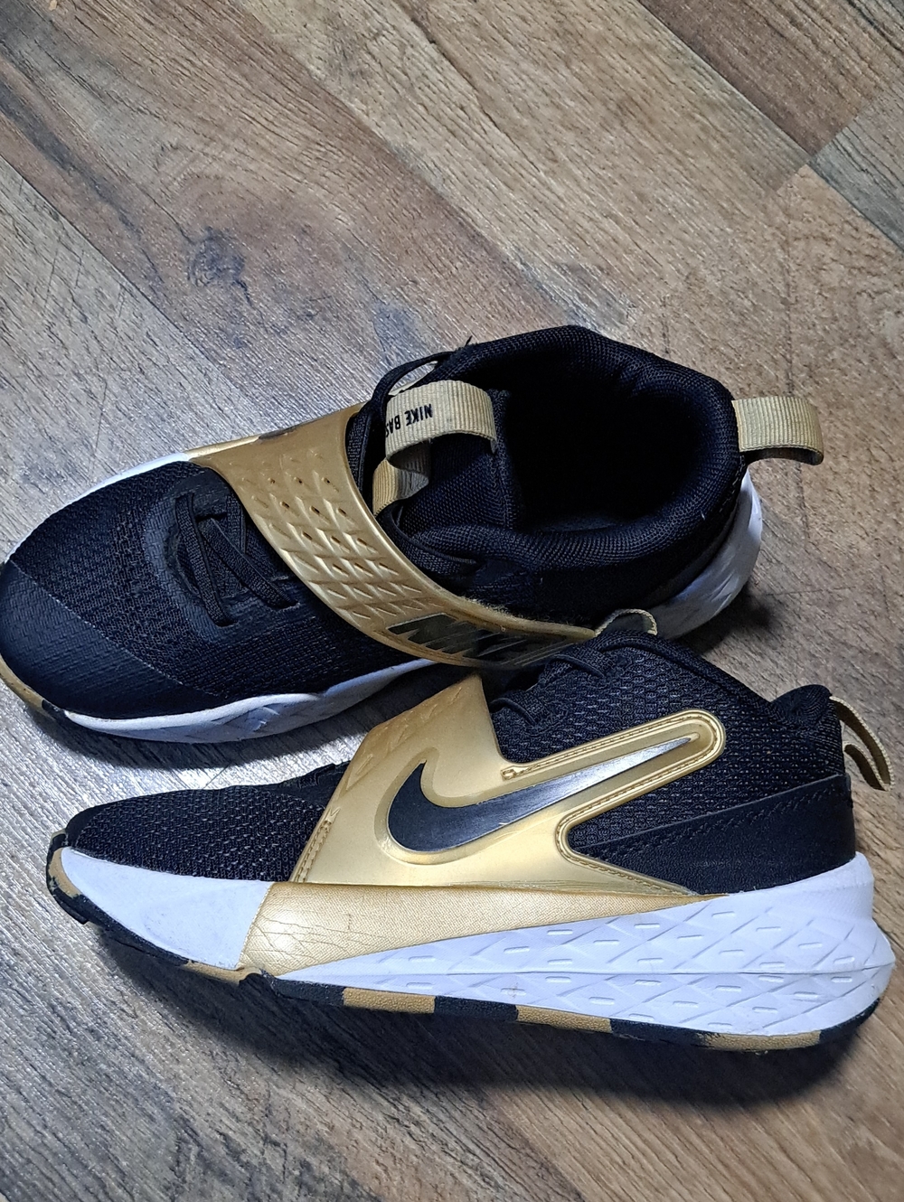 Nike Basketball Shoes Boys Size 1.5 Gold, Black, White. Slip Ons, No Tie.